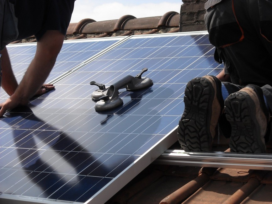 panele słoneczne - montaż na dachu 