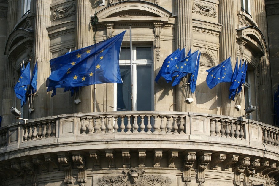Budynek, flagi UE 